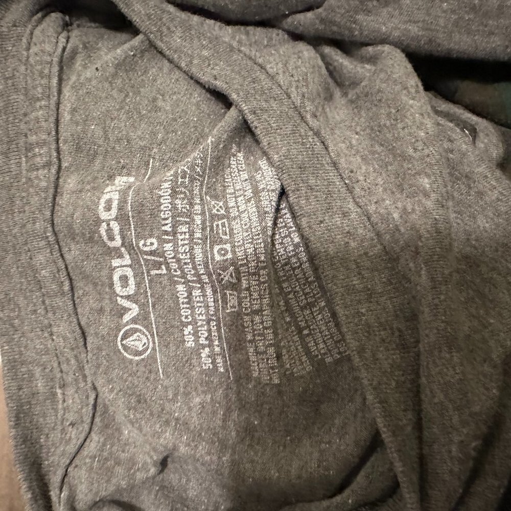 Volcom Men's Short Sleeve Tee Shir Size Large Gray Green Camo - Picture 4 of 9